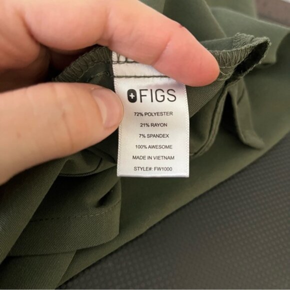 Figs olive green V neck scub top with front pocket size XXS - Picture 6 of 8